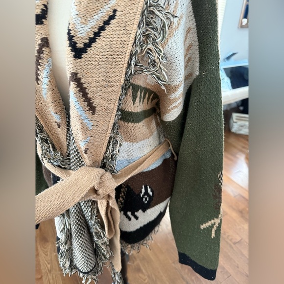 Women's Geometric Knit Cardigan - Green and Tan - Picture 5 of 7